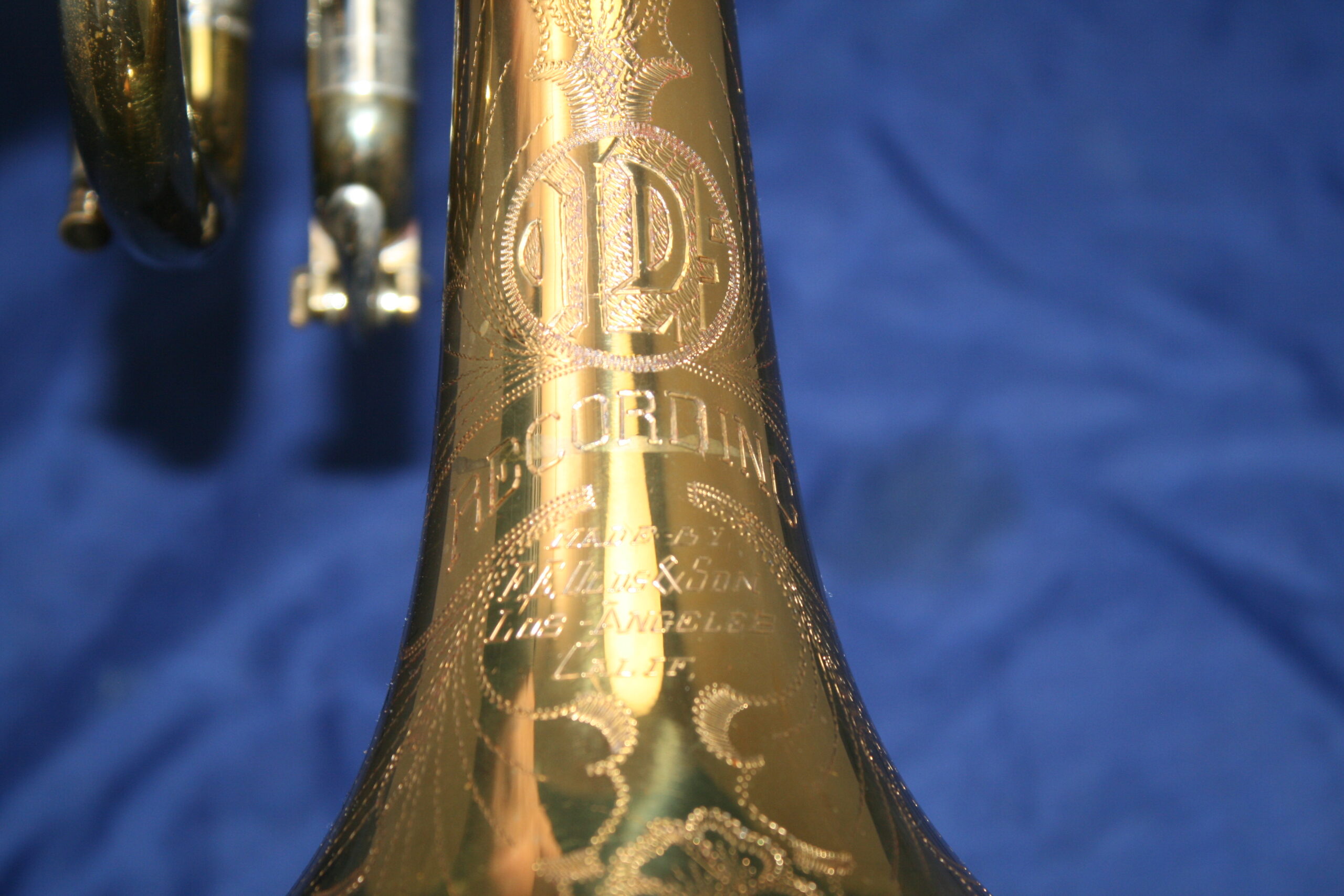 The bell is made of Re-O-loy (gold brass, typically the Recording models, but also found on some early models)