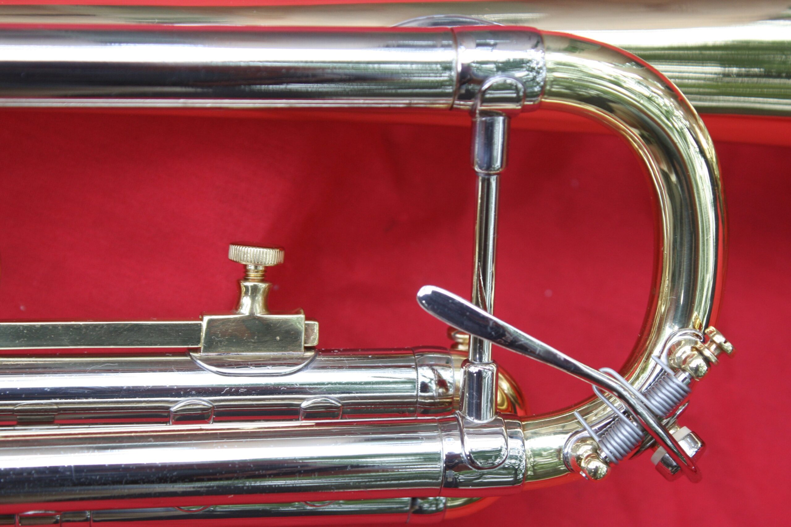 Main tuning slide brace